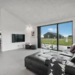 3 Bedroom Stunning In *