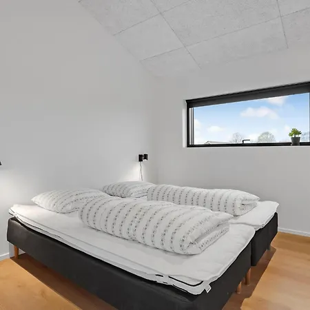 別荘 3 Bedroom Stunning In ハザスレウ